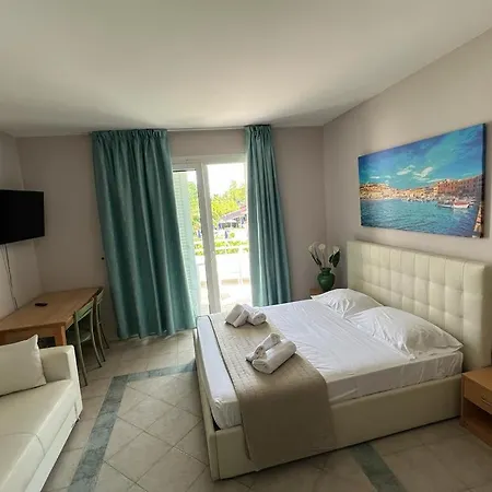 Hotel La Buca Del Gatto 3*